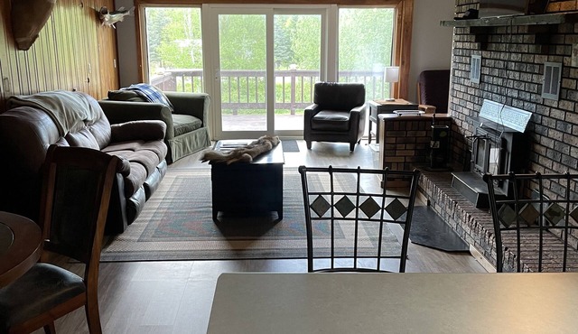 Private cabin 1 acre lot. Close to town, Lake Superior, beaches, trails, casino