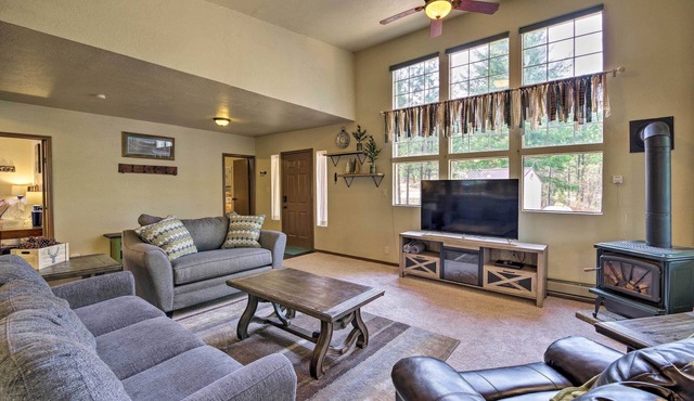 Private Cabin, 5-Min Drive to Hot Springs & Golf!