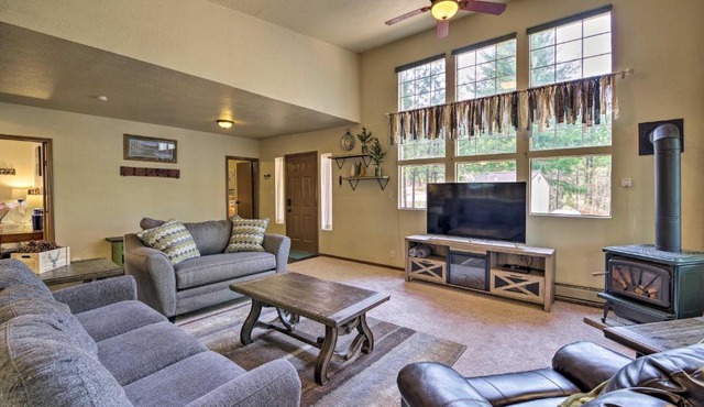 Private Cabin, 5-Min Drive to Hot Springs and Golf!