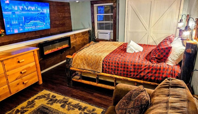 Private Cabin, Breakfast, Dbl Tub, 75`TV, Kayak, WD, BBQ