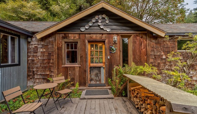 Private cabin close to lagoons, beaches & Redwood National Park
