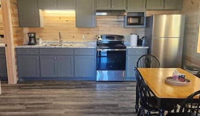 Private Cabin Full Kitchen 2