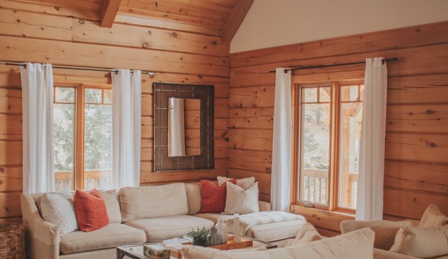 Private Cabin getaway, located on 16 acre property. (Pet Friendly!)