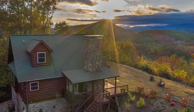 Private Cabin, Mountain View, Fireplace, Jetted Tub, Game Room, EV Charger