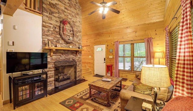 Private Cabin on 2 Acres: Hot Tub, 10 Mi to Boone!