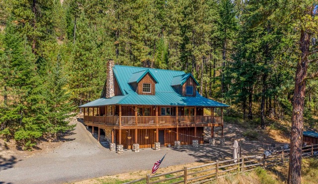 Private Cabin on 3 Acres for Outdoor Enthusiasts