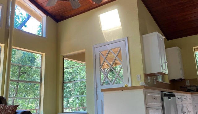 Private Cabin on 37 Acres - 10 minutes to First Monday