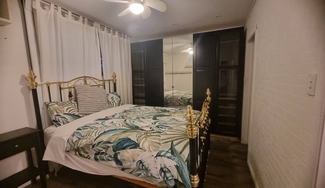 Private cabin on 5 acres with WiFi, AC & pet friendly