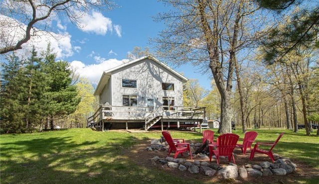 Private cabin on beautiful Long Lake- close to Walker and Longvile