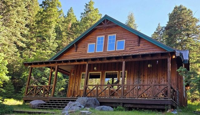 Private Cabin on Beautiful River! Enjoy the popular Paiute ATV Trail.