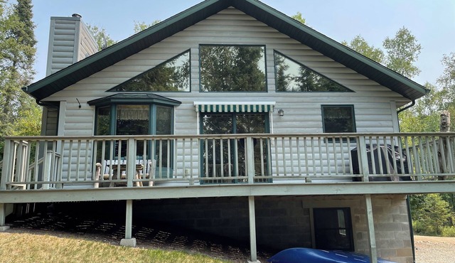 Private cabin on pristine lake with prize fishing!