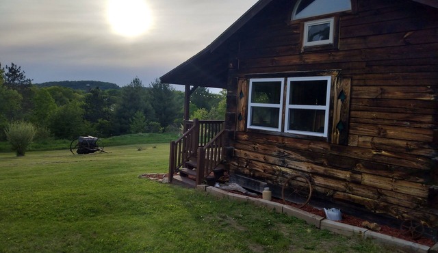 Private cabin on the beautiful Kickapoo River Valley near Wildcat Mountain Park.