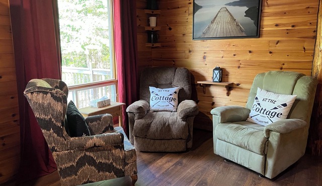 Private Cabin, Perfect for families! Two Kayaks! Horseshoe Pits! Fire Pit!