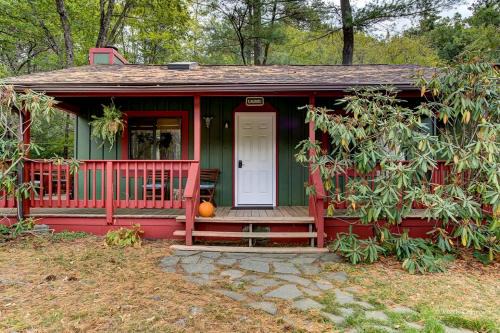 Private Cabin Rental with Wood-Burning Fireplace in Canadensis, Pennsylvania