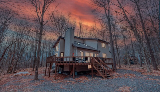 Private Cabin in Wooded Oasis with many amenities!