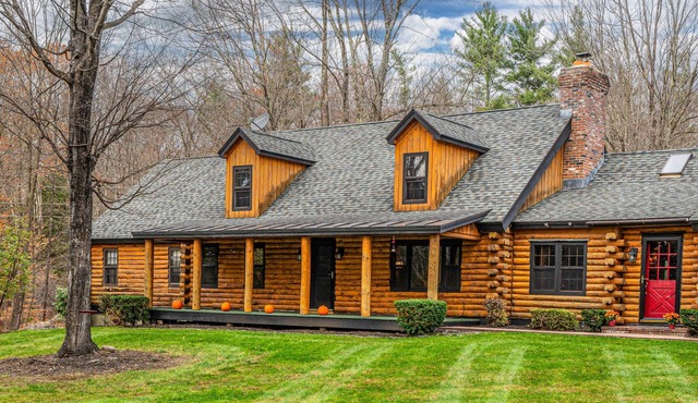 Private Cabin w/Golf Sim and Ultimate Game Room