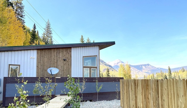 Private Cabin w/ Hot Tub, Sauna 1/2 mile to Purgatory Resort. Best views!