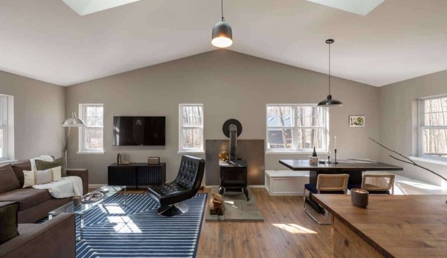 Private Cabin with Guesthouse, Hot Tub, Fire Pits