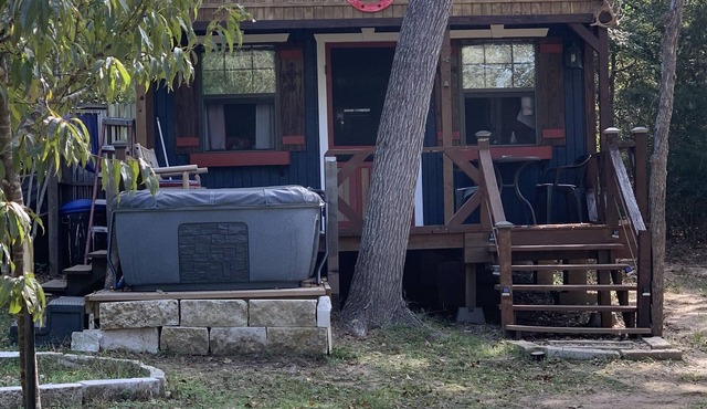 Private Cabin with hot tub. Nestled in the Woods just off Lake Limestone, Texas.