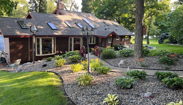 Private cabin with pickleball court and 1000 feet of shoreline on Little Birch.