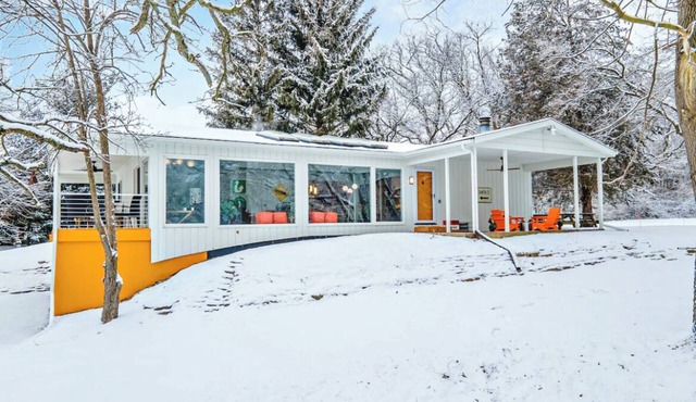 Private Cabin with Scenic Nature Views in Richmond