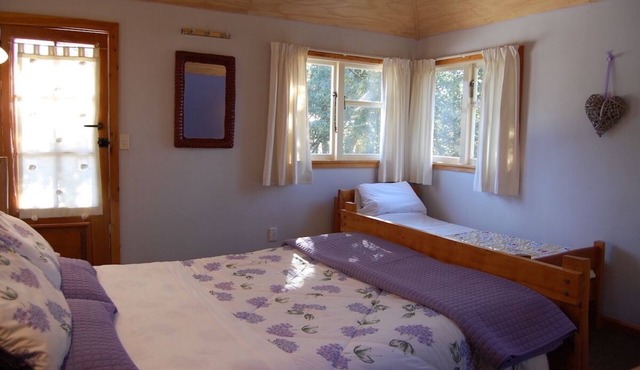 Private cabin with WiFi on a lavender farm in Kaikōura
