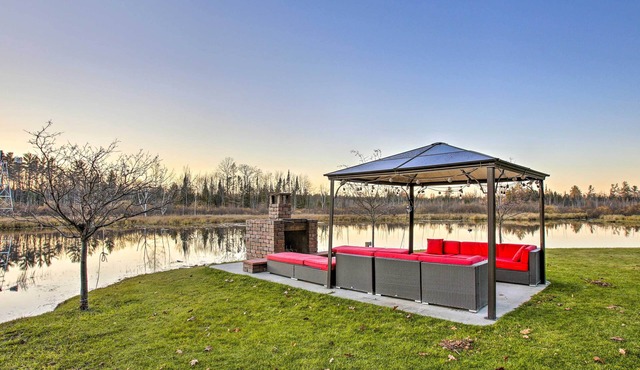 Private Cadillac Gem w/Kayaks, Hot Tub, Pond, Pool Table and More