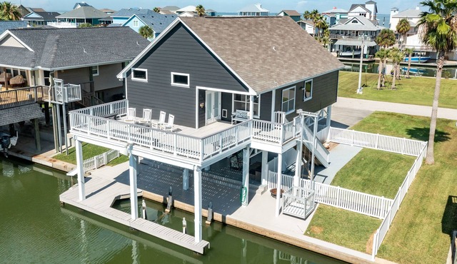 Private Canal Home w/Boat Dock, 2 Living Areas - Fish from the Deck!