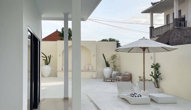 Private Canggu Villa Retreat w/Daily Housekeeping and more.