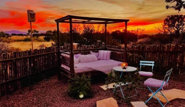 Private Casita w amazing views & fenced in garden