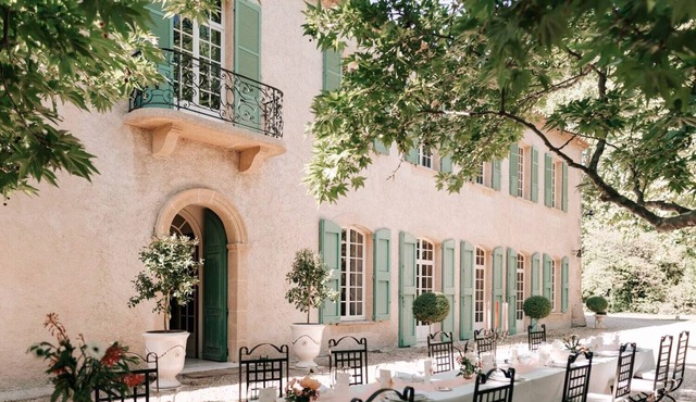 Private castle with swimming pool in Provence