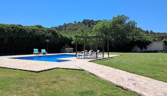 Private Catalonia villa with pool in lovely surroundings