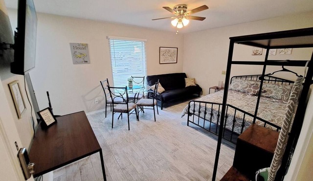 Private & Central Studio Apt @NorthDFW by I-35 Fwy. Free W&D Stays 30+ days only