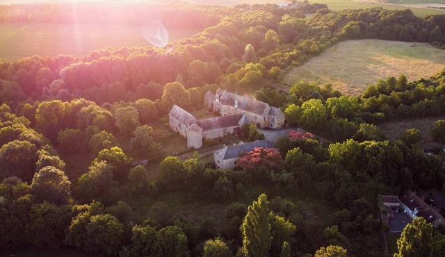 🏰 Private Château for 30–79 guests: nature & fireplaces
