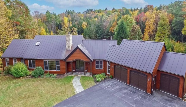 Private Chalet with Golf Simulator and Hot Tub