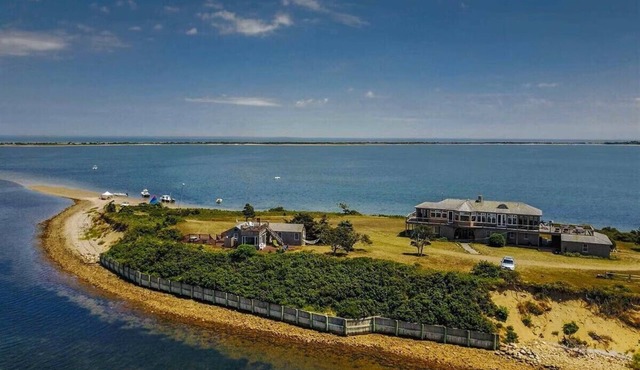 PRIVATE CHAPPY WATERFRONT-360o WATERVIEWS/SAILBOATS, KAYAKS, PADDLEBOARDS
