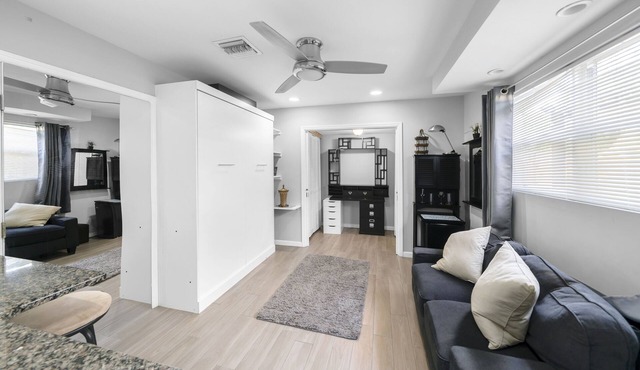 Private-Charming 1 Bed with Patio~2.5 miles to Beach 🌴