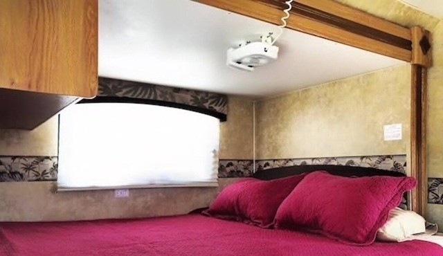 Private Charming RV cozy getaway, 15 min from Seaworld