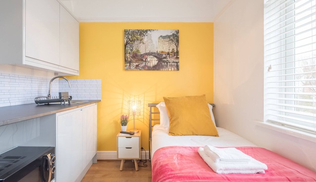 Private & Charming Studio Room 3 by Milton Guesthouse