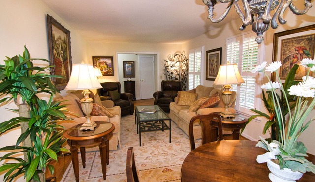 Private charming, stylish retreat in Tucker