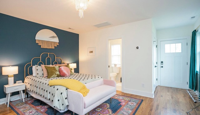 Private, Charming Sylvan Park Guest Suite with Parking