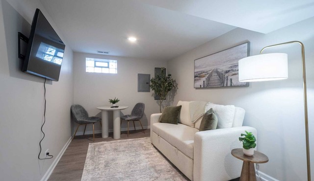 Private Chicago Apartment with Free Street Parking and In Unit Washer Dryer