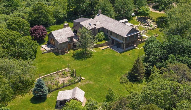 Private Chilmark Estate on 3 Acres - Guest Suite & Access to Lucy Vincent Beach