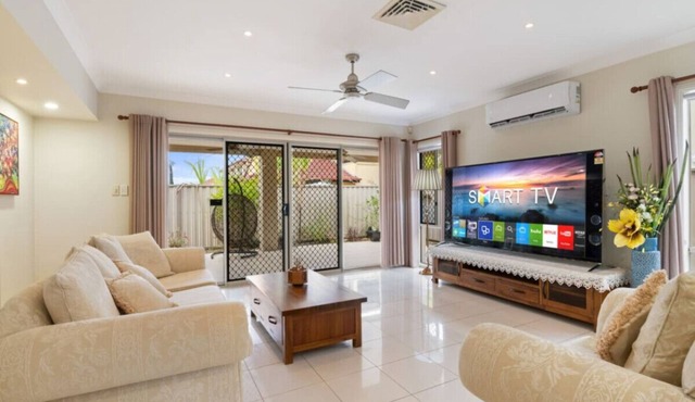 Private Cinema! 5Beds Spacious Villa Near Shops