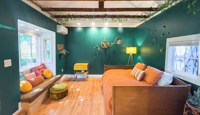 Private city retreat; Cozy Studio w/Backyard.