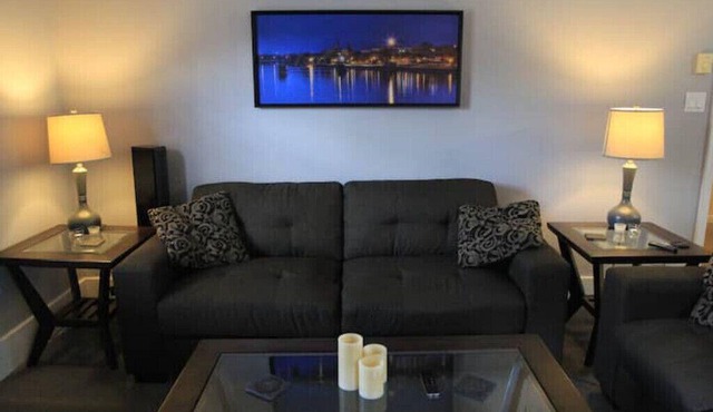 Private & clean 2 bedroom w/laundryn