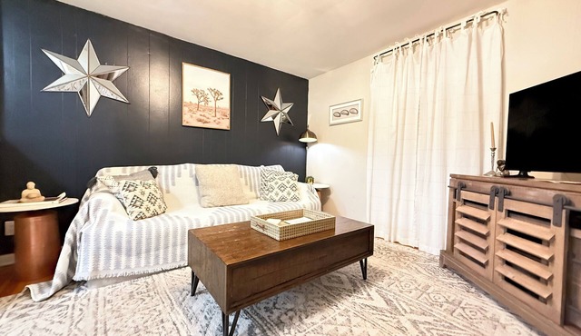 PRIVATE Cleveland St. Cottage~Walk Folsom Village
