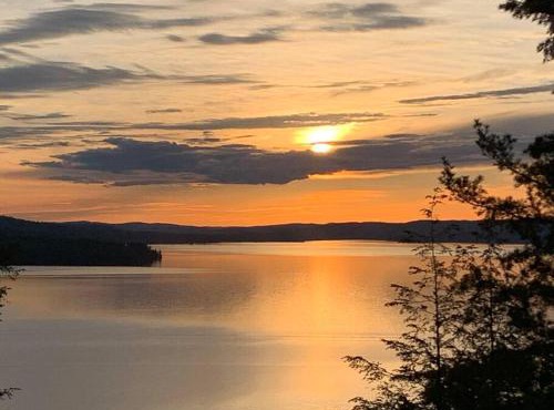 Private Cliffside Chalet Nestled in Nature With Western Sunsets & Waterfront Access Near Algonquin Park