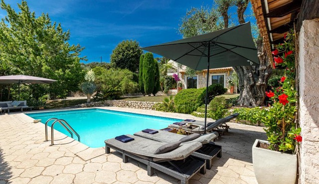 Private & comfortable stone villa with pool