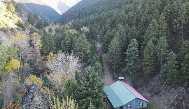 Private, Comfortable Cabin Set Near A Charming Creek.